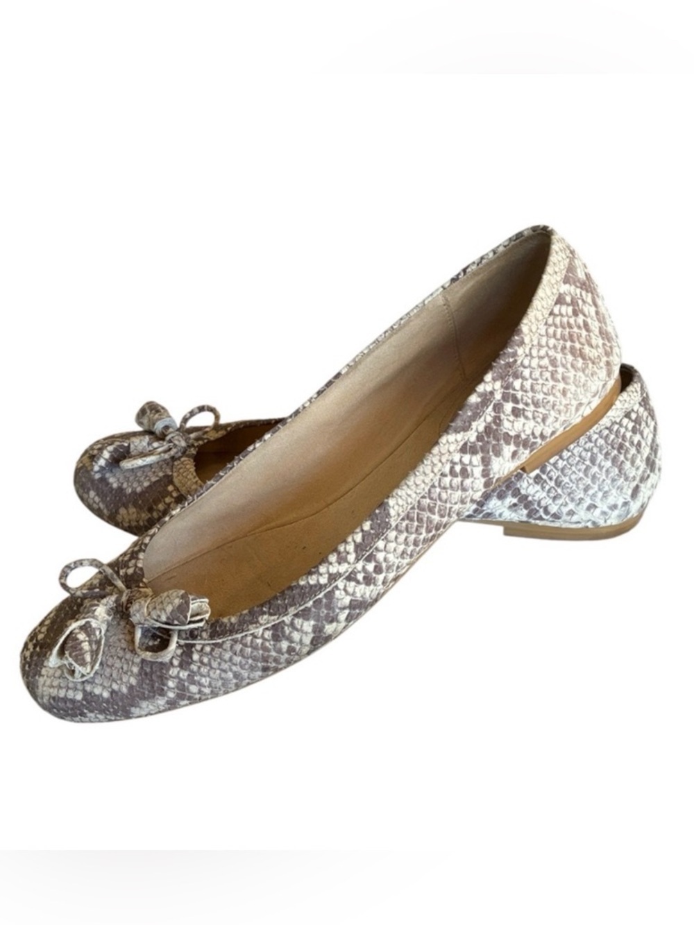 STUART WEITZMAN Bow Flat in tan & cream Snakeskin, ballet 9.5 EUC